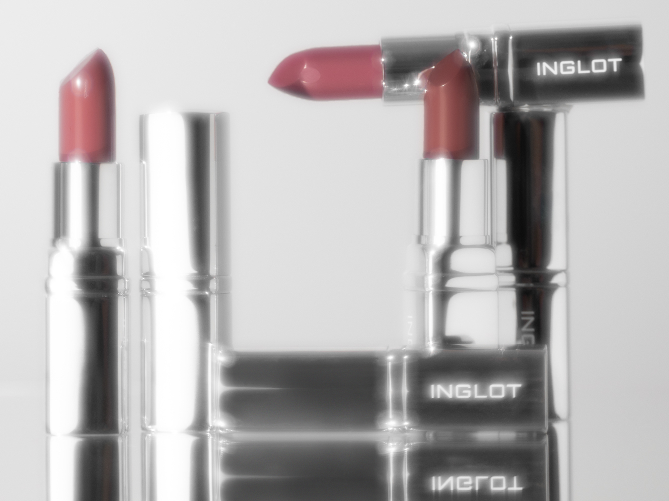 40 YEARS OF CELEBRATING YOUR BEAUTY Lipsticks